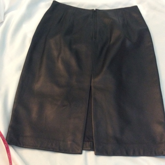 September move out sale!! Gorgeous Black Leather Pencil Skirt size 8 - Picture 9 of 16